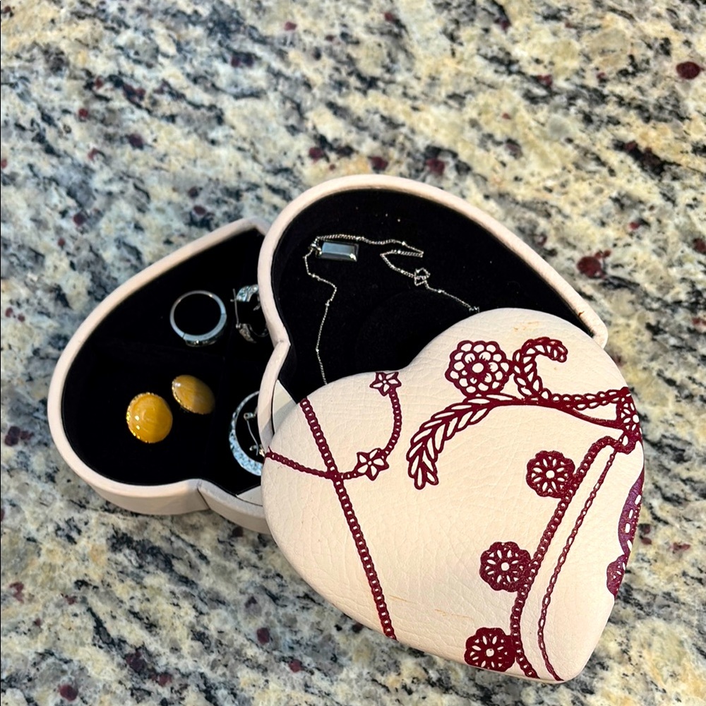 Pandora Heart-Shaped 2 tiered velvet lined leather floral design jewelry case